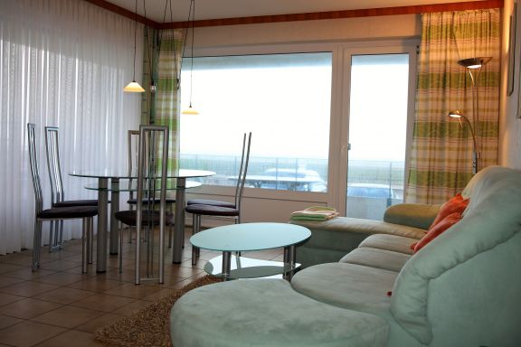 Wohnzimmer mit Blick auf die Nordsee und das Wattenmeer
