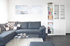 Wohnzimmer mit Sofa